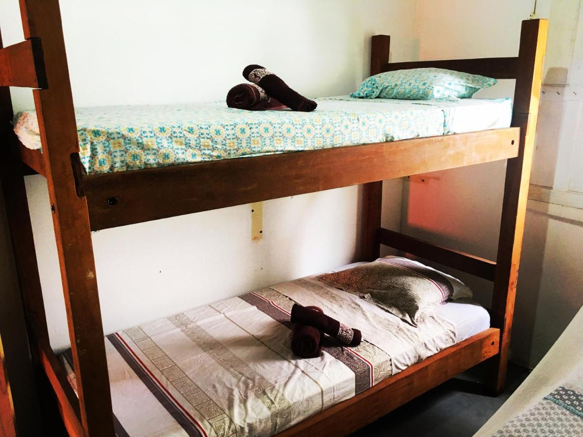 Natural Hostel Атинс Екстериор снимка